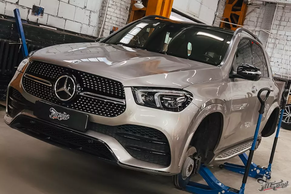 Устраняем биение в руль и вибрации на клубном Mercedes GLE с помощью топового Шиномонтаж на вибростенденого оборудования Hunter!